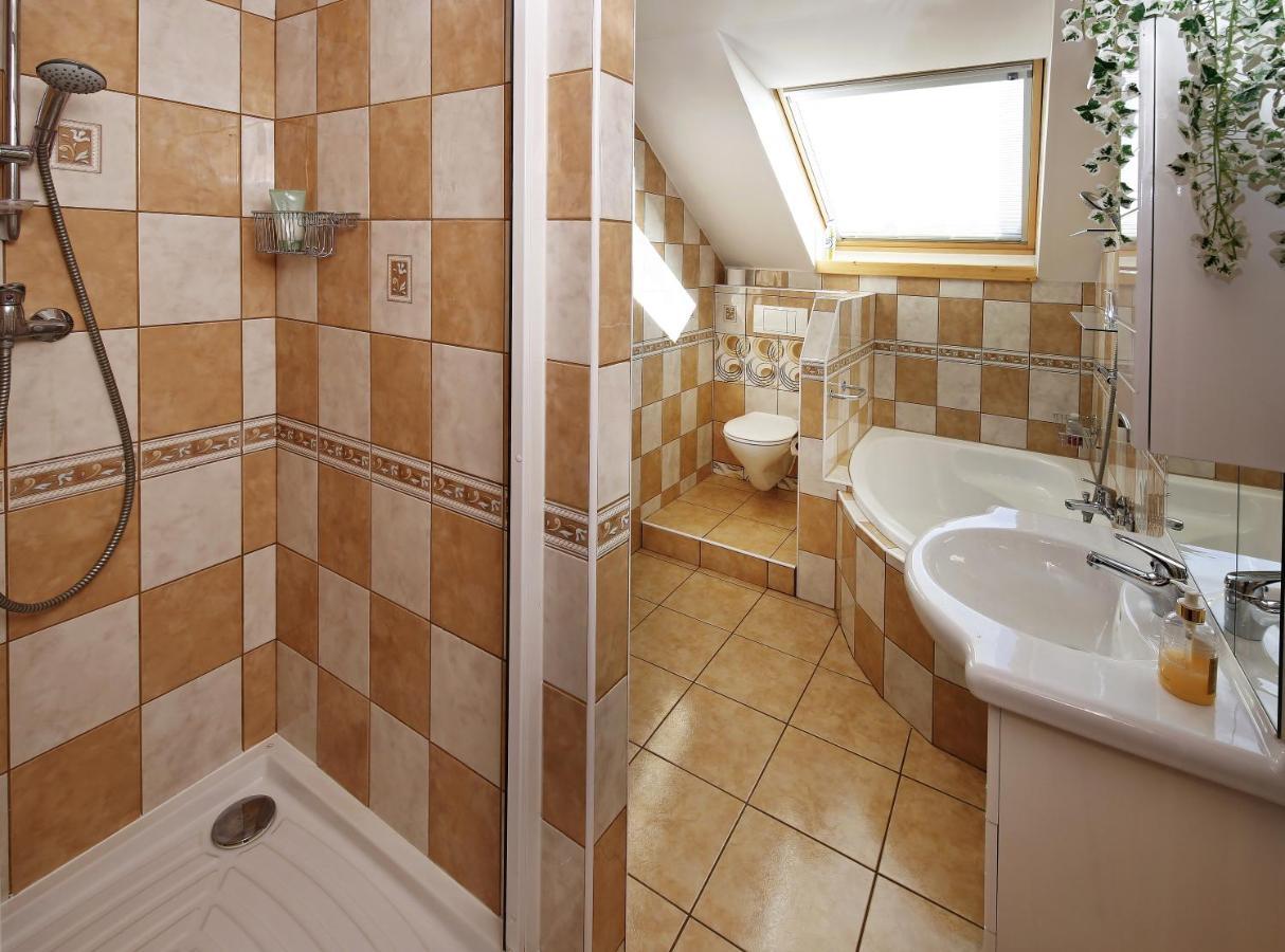 B&B Violet Κάρλοβι Βάρι Εξωτερικό φωτογραφία