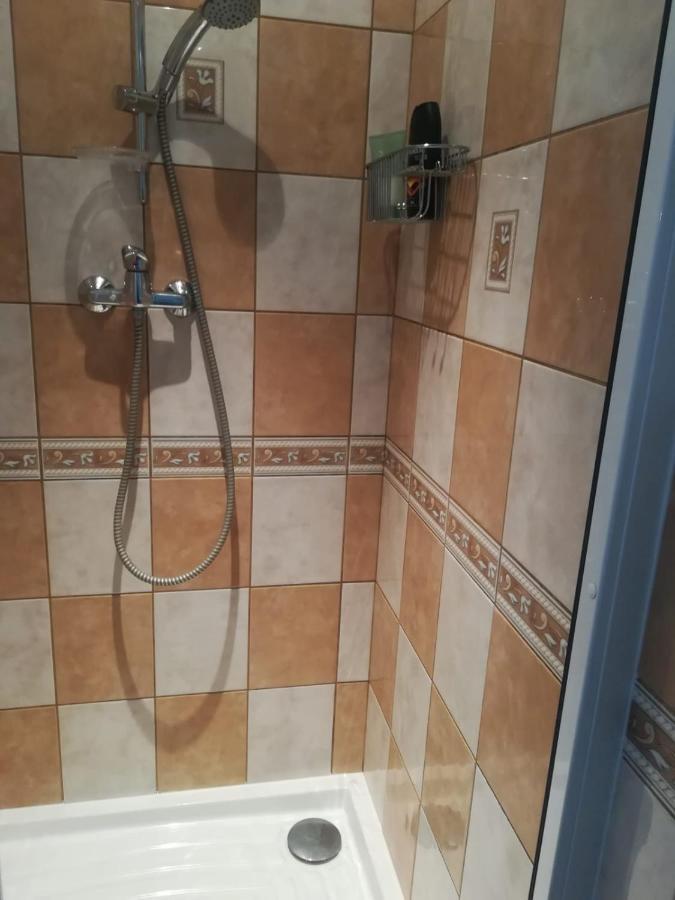 B&B Violet Κάρλοβι Βάρι Εξωτερικό φωτογραφία