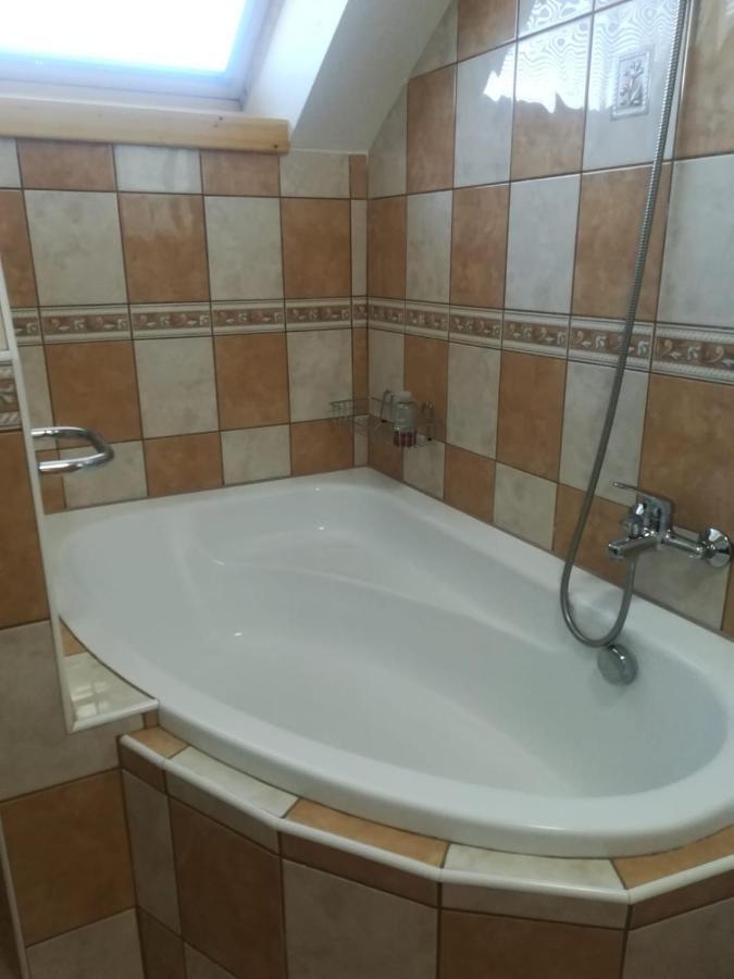 B&B Violet Κάρλοβι Βάρι Εξωτερικό φωτογραφία